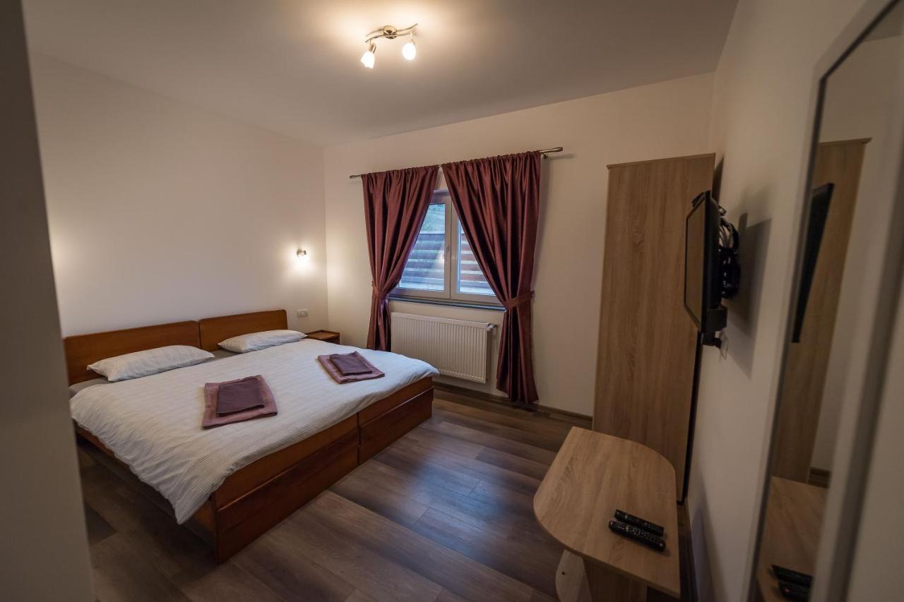 Pensiunea Giulia Home Dezmir Екстер'єр фото