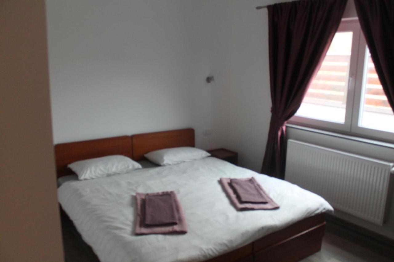 Pensiunea Giulia Home Dezmir Екстер'єр фото