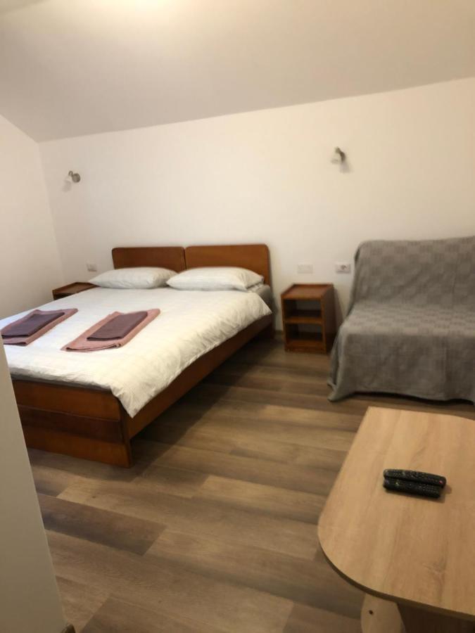 Pensiunea Giulia Home Dezmir Екстер'єр фото