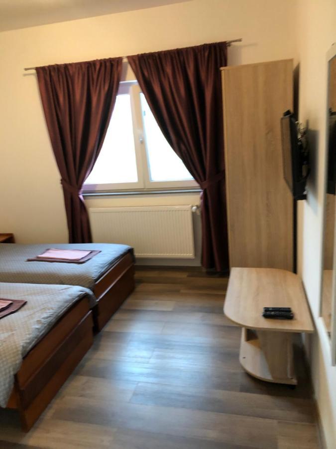 Pensiunea Giulia Home Dezmir Екстер'єр фото