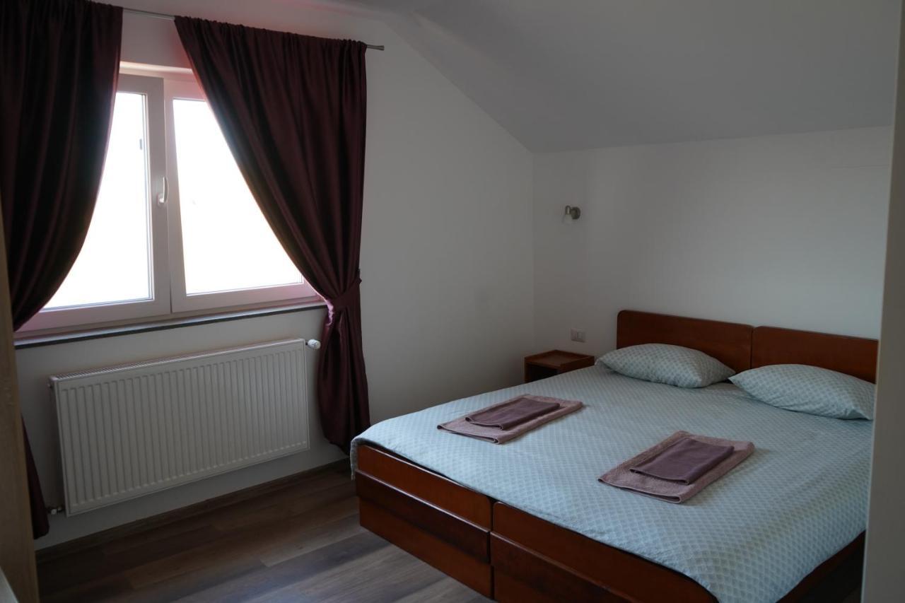Pensiunea Giulia Home Dezmir Екстер'єр фото