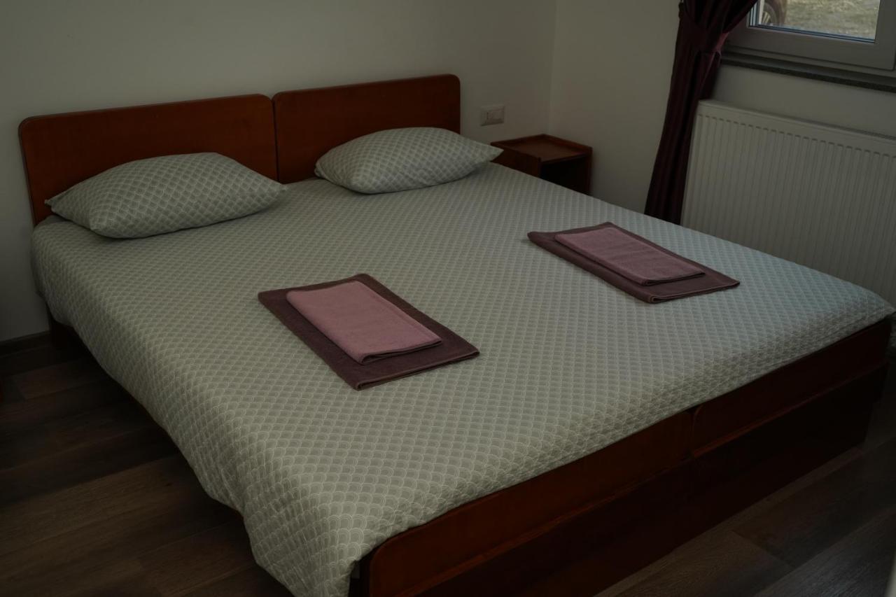 Pensiunea Giulia Home Dezmir Екстер'єр фото