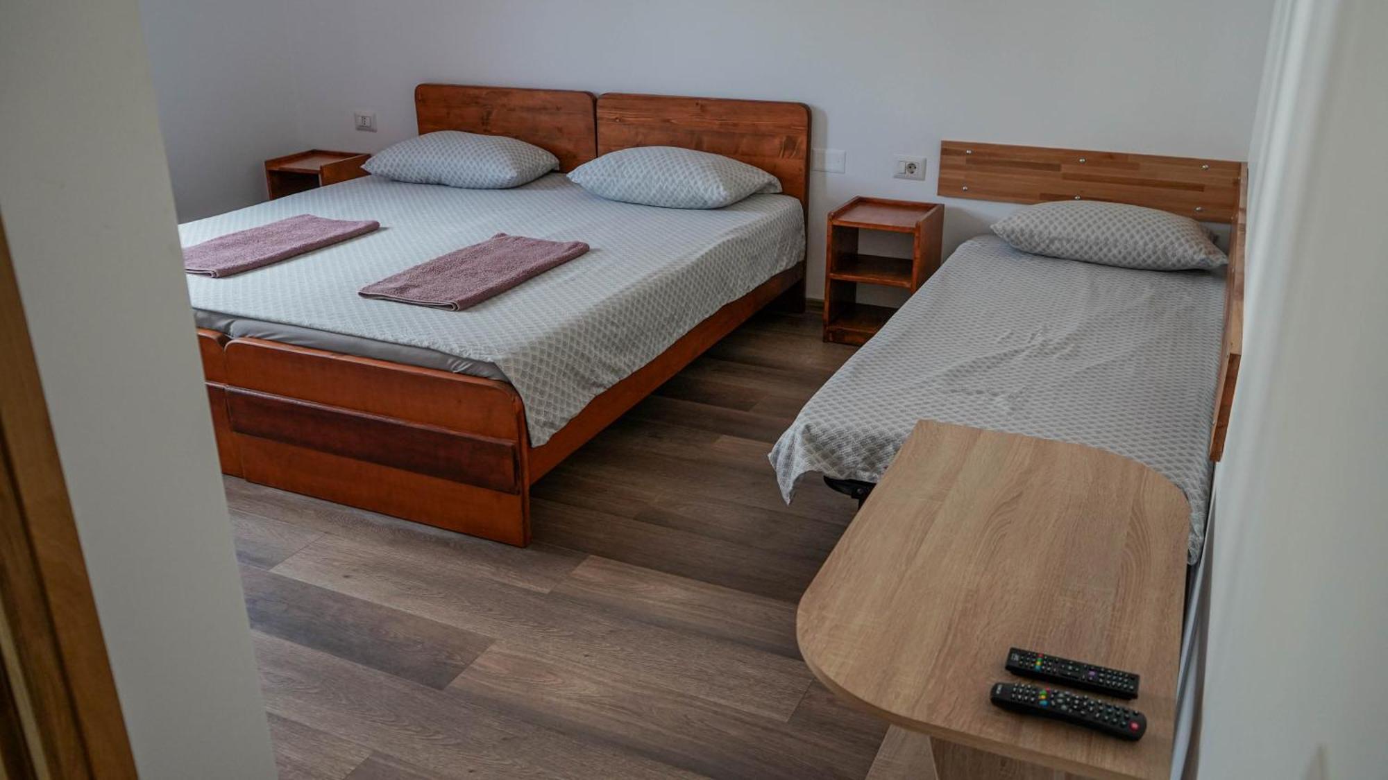 Pensiunea Giulia Home Dezmir Екстер'єр фото